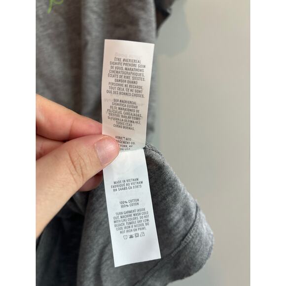 NWT Aerie Y2K Crew Neck Graphic T-Shirt Gray Size Medium - Picture 4 of 5